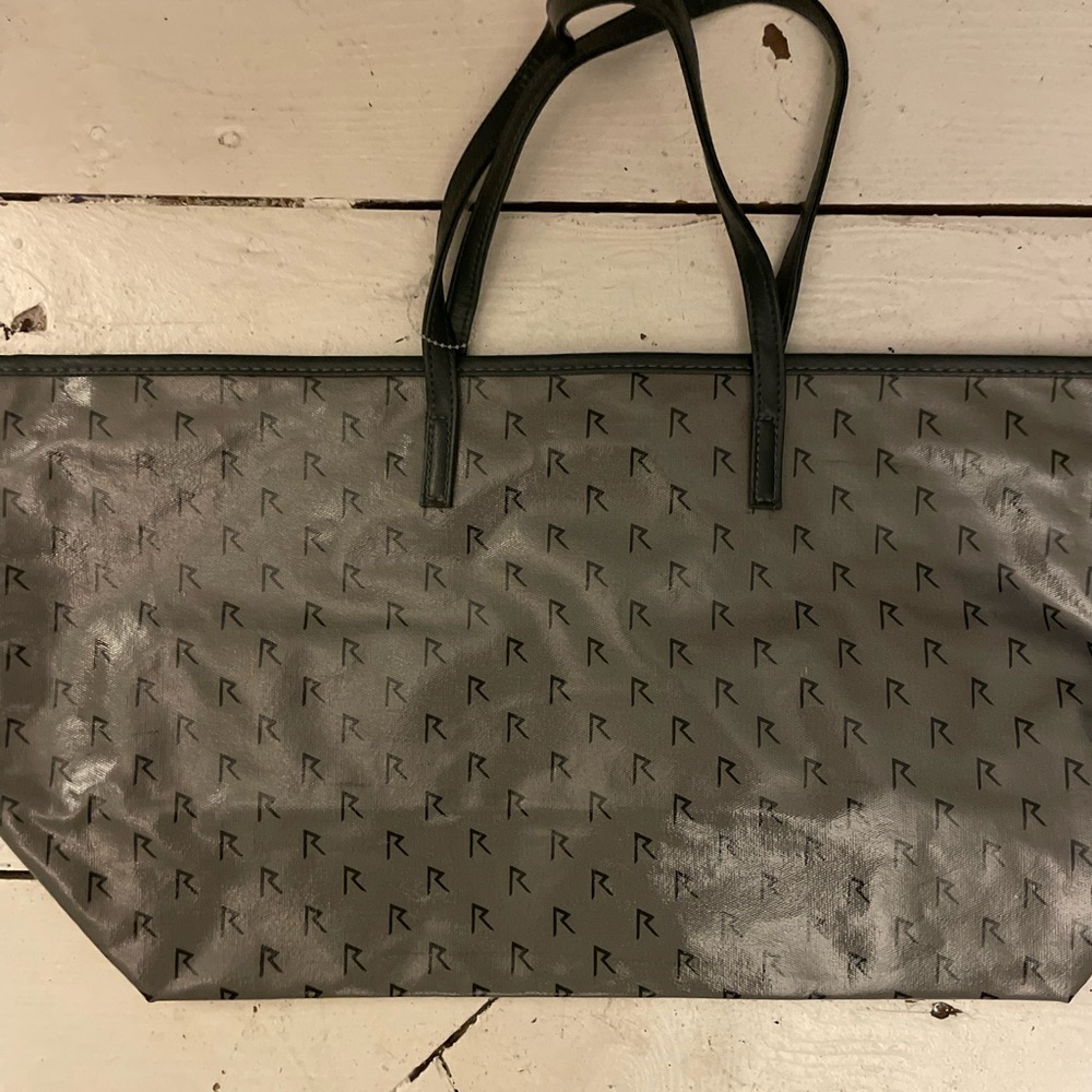 Rogue by Rihanna handbag b36